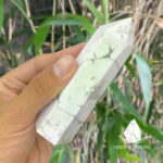 whitehowlitehologram2